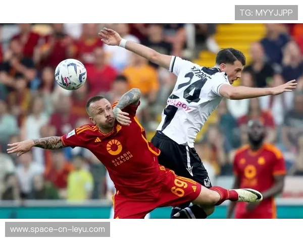 乌迪内斯vs罗马下半场开局，客队定位球战术打破僵局