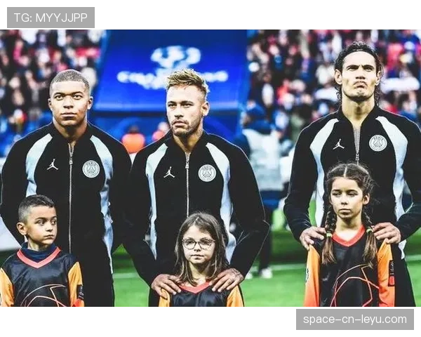 “欧冠半决赛次回合前瞻：巴黎回到主场能否逆转皇马？”