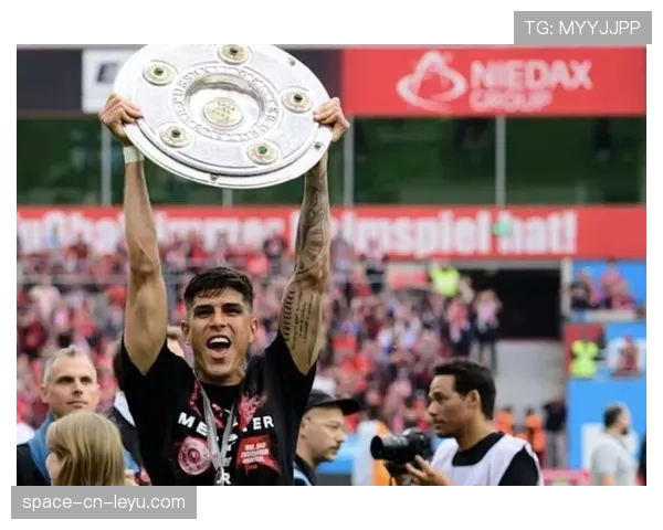 勒沃库森体育总监罗尔费斯谈续约:留住核心阵容是夏窗首要任务